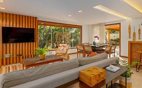 Linda e completa - Casa 150 m da praia, 4 suites